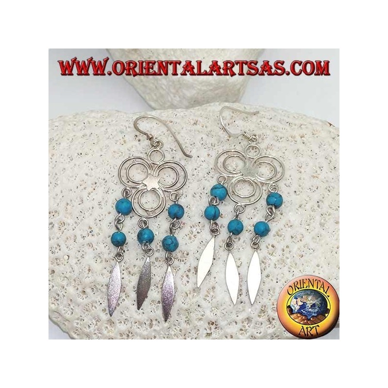 Pendientes de plata de tres círculos con estrella central y hileras colgantes de bolas de turquesa y plata.