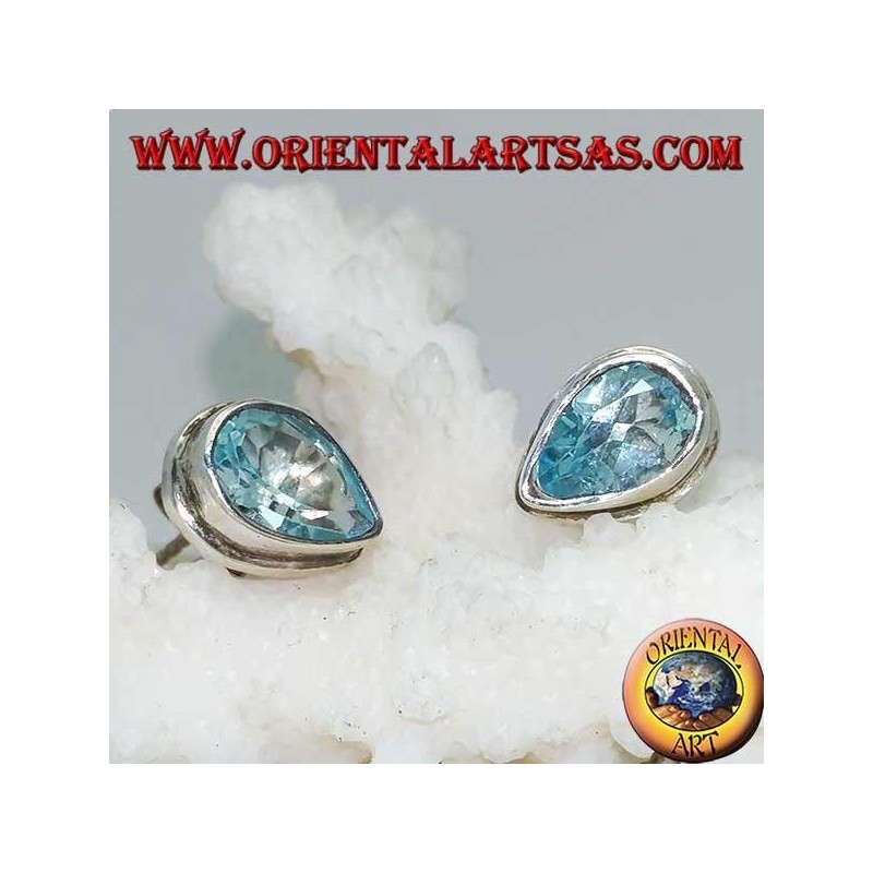 Pendientes de lóbulo plateado con topacio azul en forma de plata simple