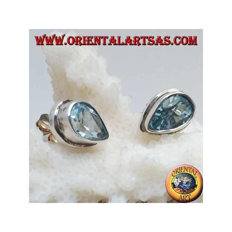 Pendientes de lóbulo plateado con topacio azul en forma de plata simple