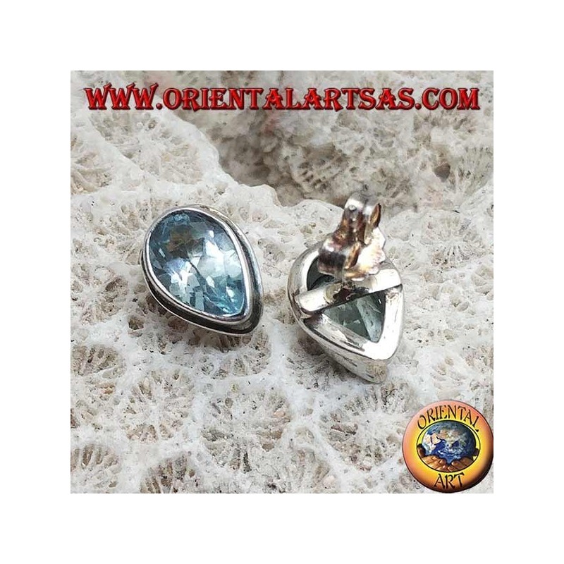 Pendientes de lóbulo plateado con topacio azul en forma de plata simple