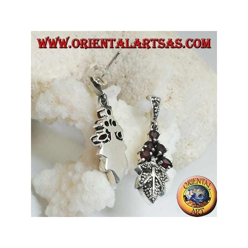 Boucles d'oreilles en argent avec 5 grenats sur une feuille cloutée de marcassite