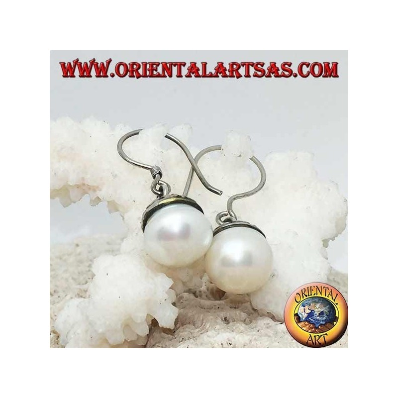 Orecchini in argento pendenti con perla d'acqua dolce bianca e decorazione etnica