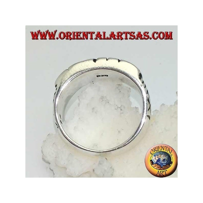 Anillo de plata con "BIKER" escrito en letras mayúsculas y grabados en los lados