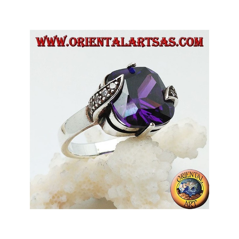 Anello in argento con zircone quadrato color ametista incastonato tra foglie con marcassite
