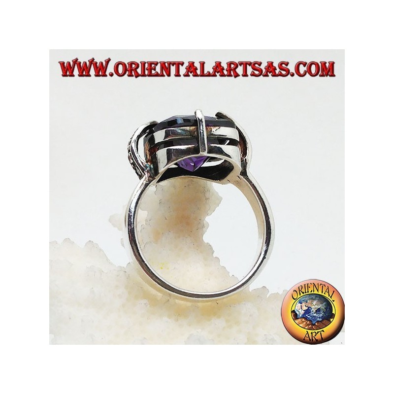 Silberring mit amethystfarbenem quadratischem Zirkon zwischen Markasitblättern