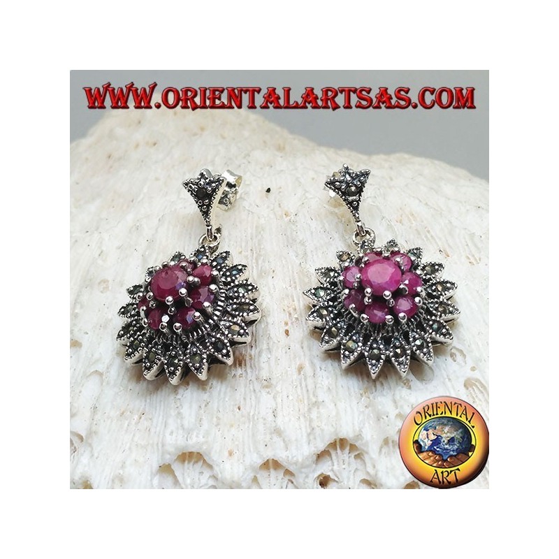 Pendientes de plata en forma de flor de Dalia con rubíes redondos y marcasitas.
