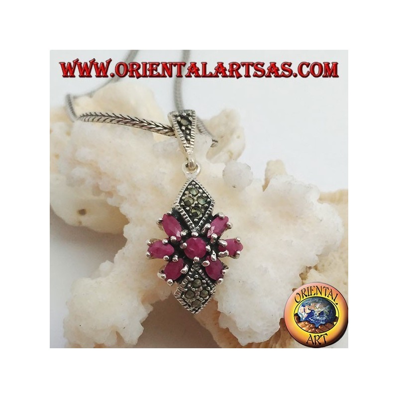 Pendentif en argent avec un rubis rond dans une étoile de rubis ovales naturels et deux losanges de marcassite