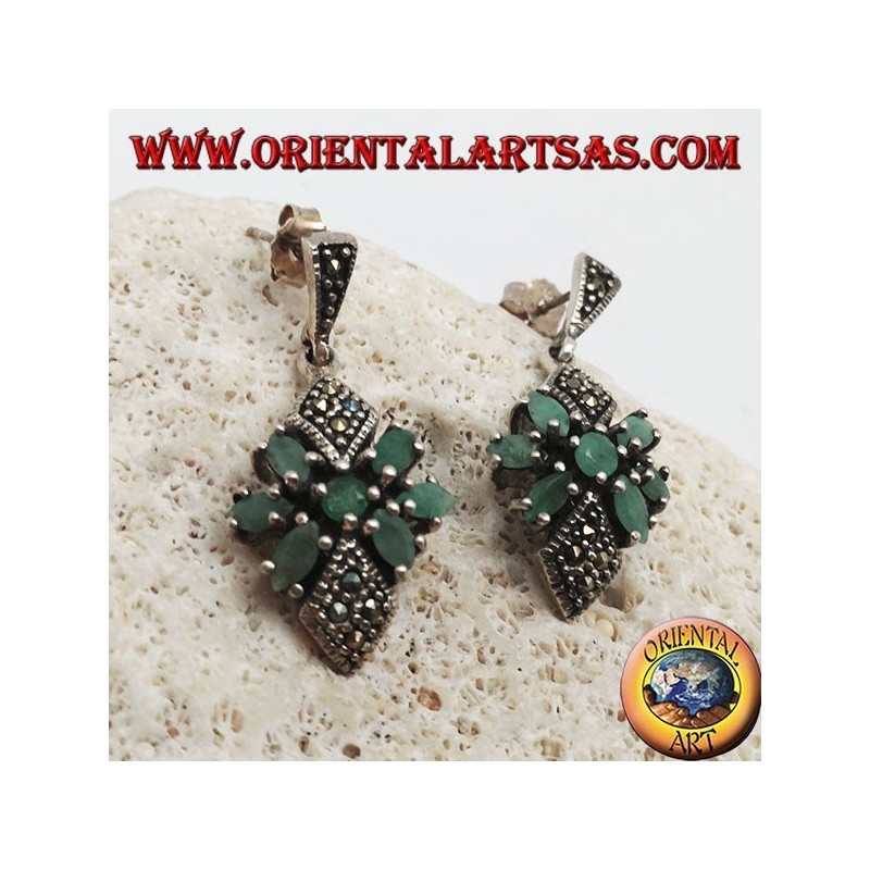 Orecchini in argento con smeraldo tondo in una stella di smeraldi  ovali naturali e due rombi di marcassite