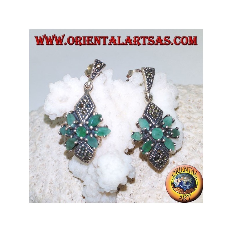 Boucles d'oreilles en argent avec émeraude ronde dans une étoile d'émeraudes ovales naturelles et deux losanges de marcassite