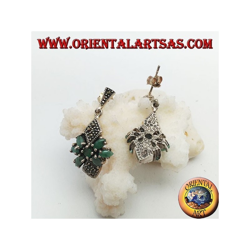 Orecchini in argento con smeraldo tondo in una stella di smeraldi  ovali naturali e due rombi di marcassite