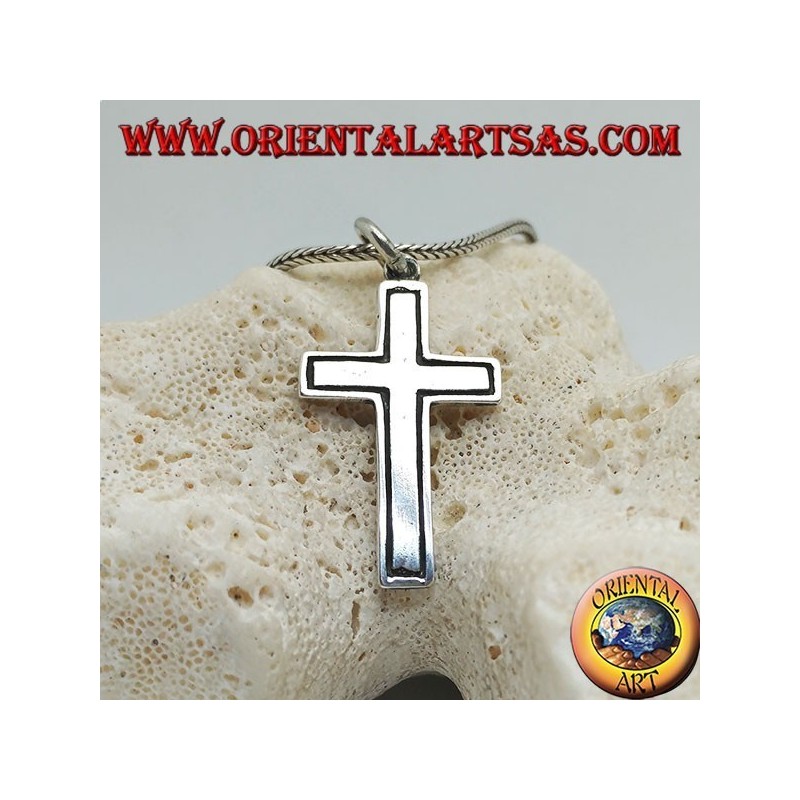 Colgante de cruz cristiana de plata con línea lateral