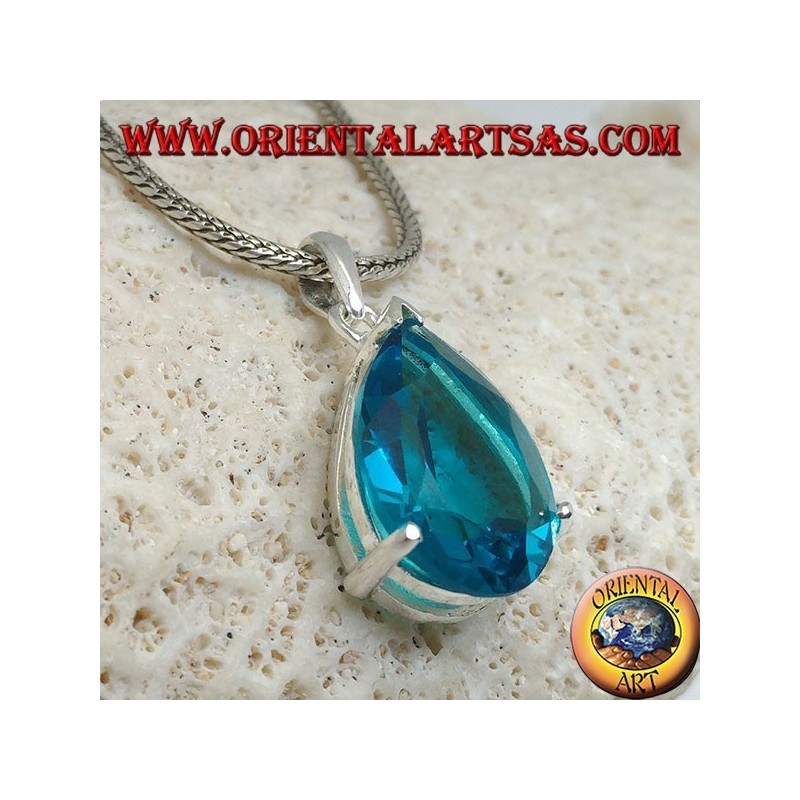 Colgante de plata con un conjunto de topacio azul facetado