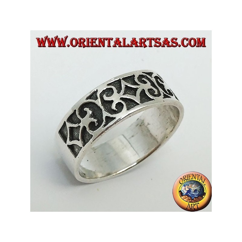 Ring in Silber mit geometrischen Reliefdekorationen