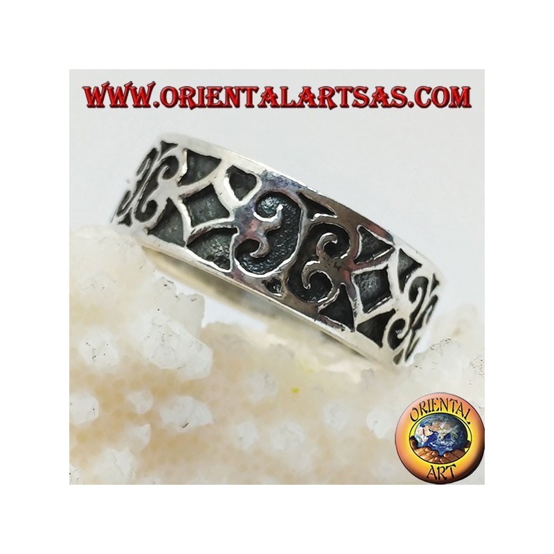 Ring in Silber mit geometrischen Reliefdekorationen