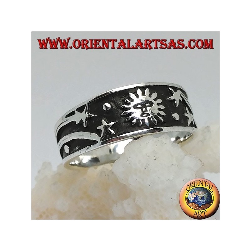 Ring in Silber mit Sonne und Kometensternen im Basrelief