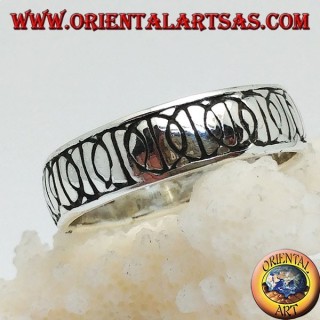 Ring in Silber mit eingeketteten "D" -Symbolen der nuklearen Abrüstung (Symbol des Friedens)