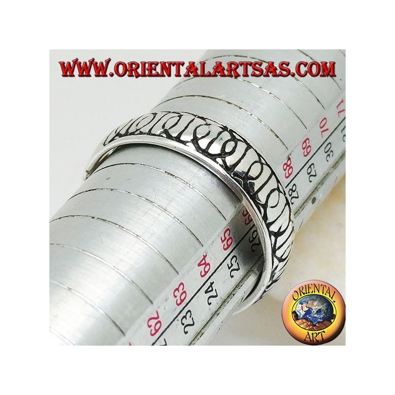 Ring in silver with "D" symbols of nuclear disarmament (symbol of peace) chained engraved