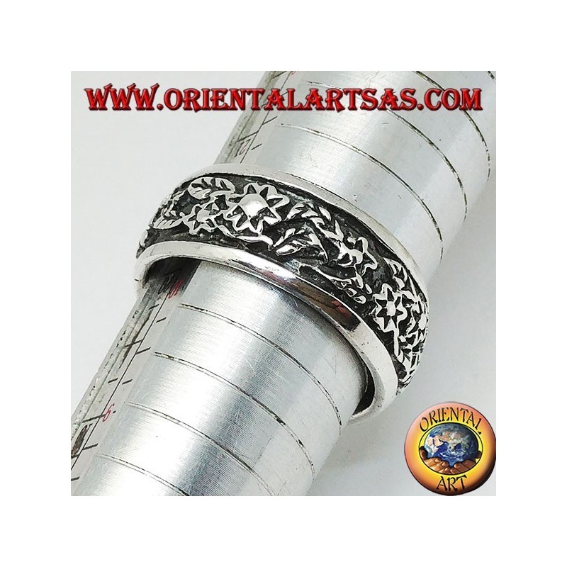 Ring in silver with continuous floral decoration in high relief