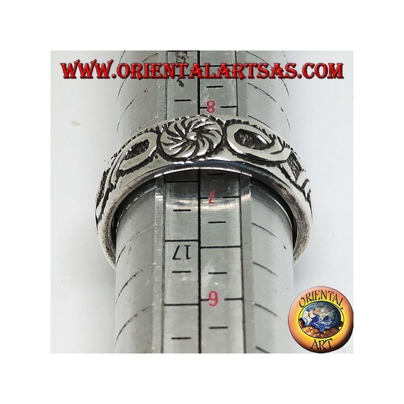 Ring in silver with continuous flower decoration and bas-relief bows
