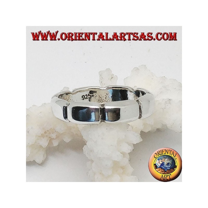 Bague en argent lisse avec parallélépipèdes tricotés