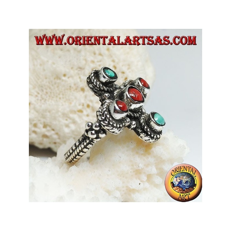 Bague en argent avec trois coraux et deux turquoises naturelles d'origine tibétaine disposées en croix grecque
