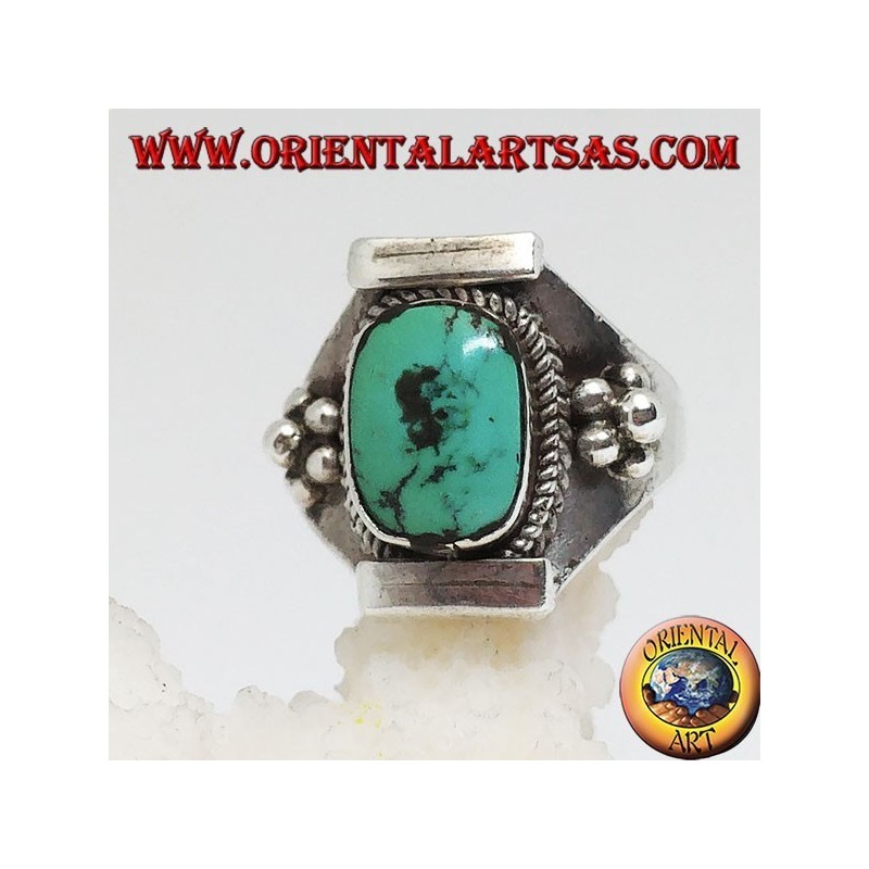 Anello in argento con turchese antico tibetano su montatura nepalese e palline sui lati