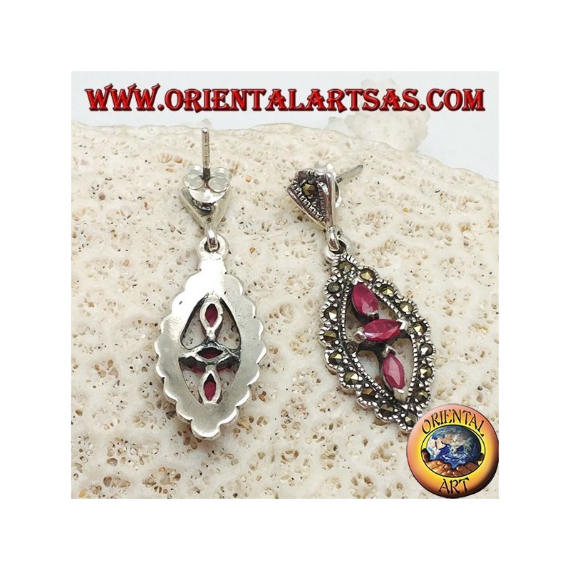 Boucles d'oreilles en argent avec trois rubis ovales naturels dans un losange marcassite
