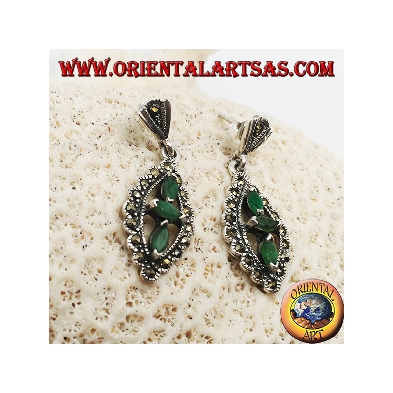 Boucles d'oreilles en argent avec trois émeraudes ovales naturelles dans un losange marcassite