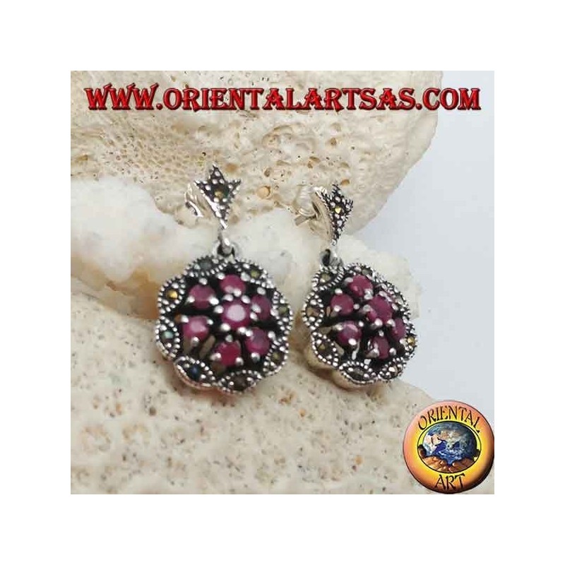 Pendientes de plata con círculos triples concéntricos de rubíes redondos naturales engastados y marcasita lanzadera.