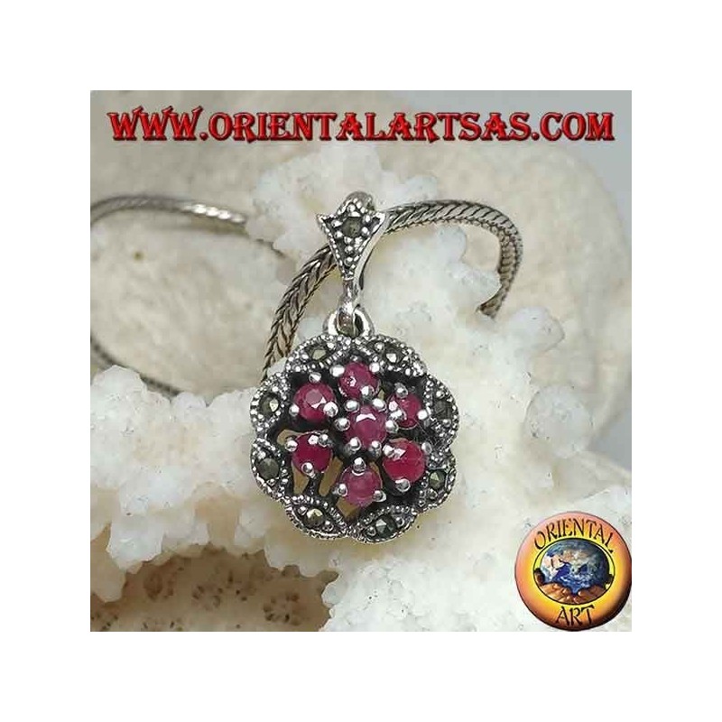 Pendentif en argent avec triple cercles concentriques de rubis naturels ronds sertis et marcassite navette