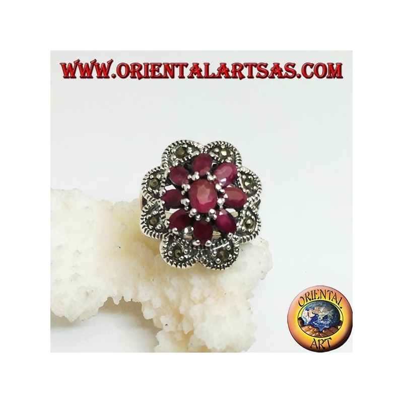 Anello in argento fiore ottagonale di rubini naturali ovali incastonati e 8 semicerchi di marcassite