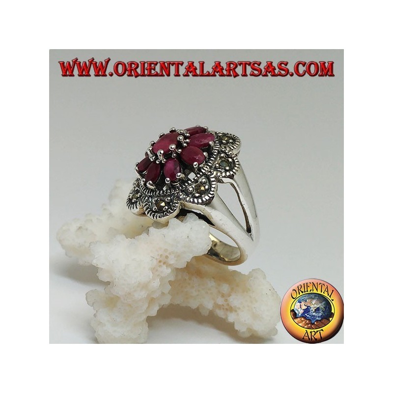 Anello in argento fiore ottagonale di rubini naturali ovali incastonati e 8 semicerchi di marcassite
