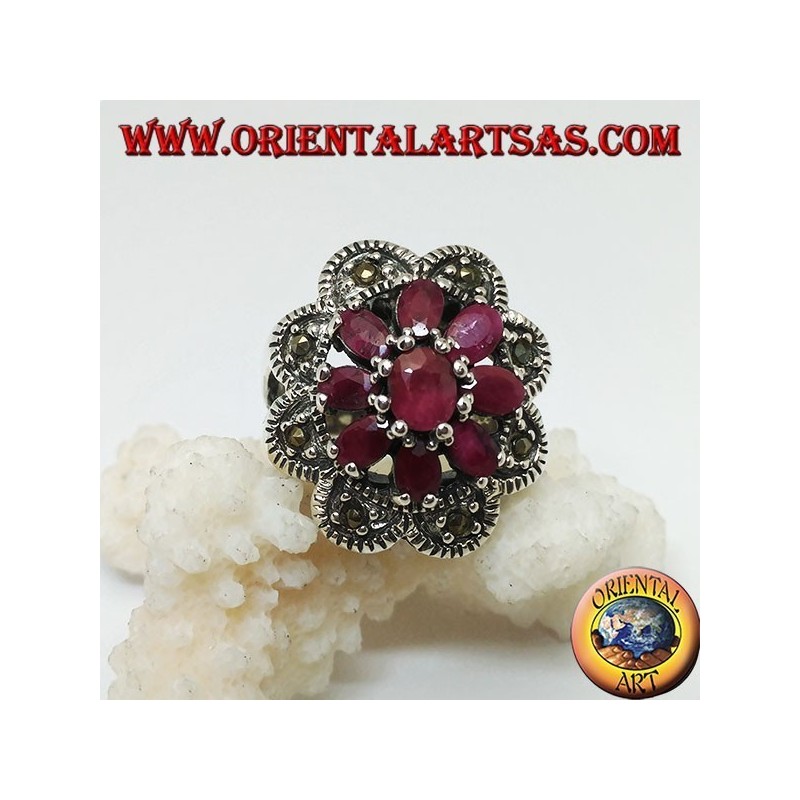 Anello in argento fiore ottagonale di rubini naturali ovali incastonati e 8 semicerchi di marcassite