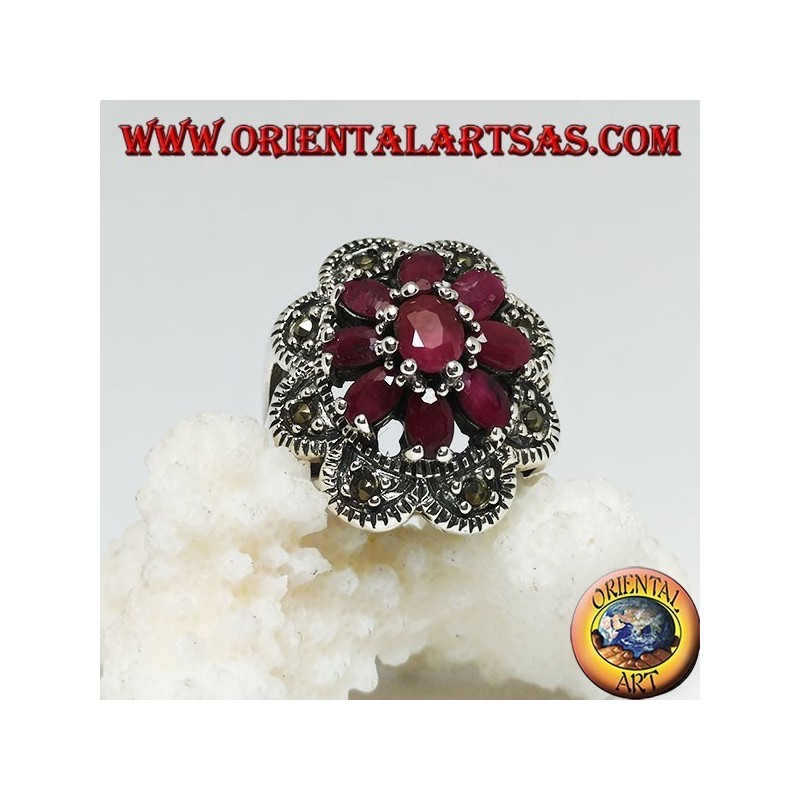 Anello in argento fiore ottagonale di rubini naturali ovali incastonati e 8 semicerchi di marcassite