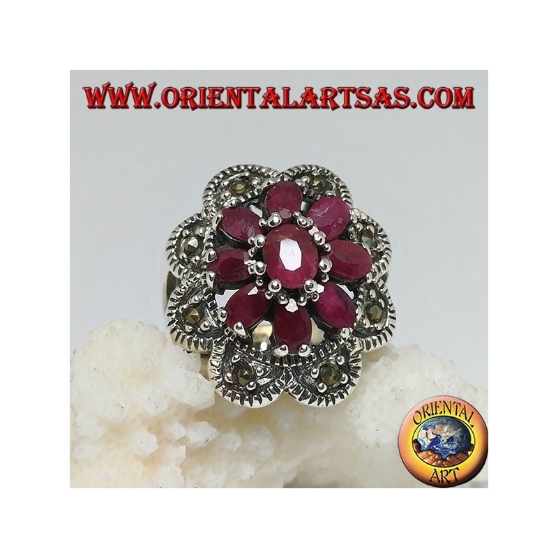 Anello in argento fiore ottagonale di rubini naturali ovali incastonati e 8 semicerchi di marcassite