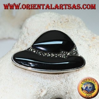 "Cloche" hat shaped silver brooch in onyx and marcasite