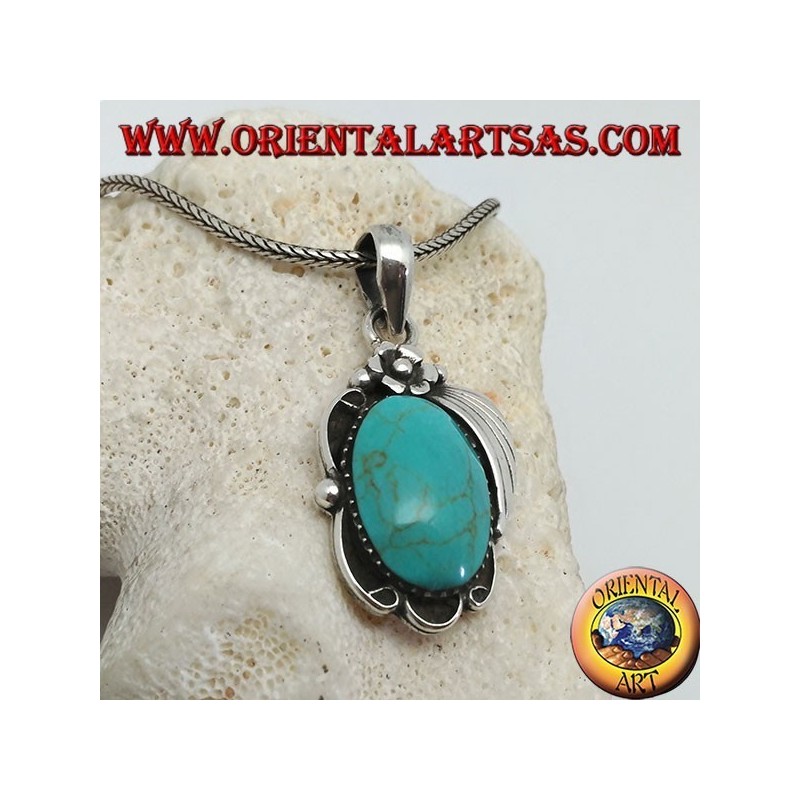 Pendentif en argent avec grande turquoise ovale sur un cadre avec fleur et ruban