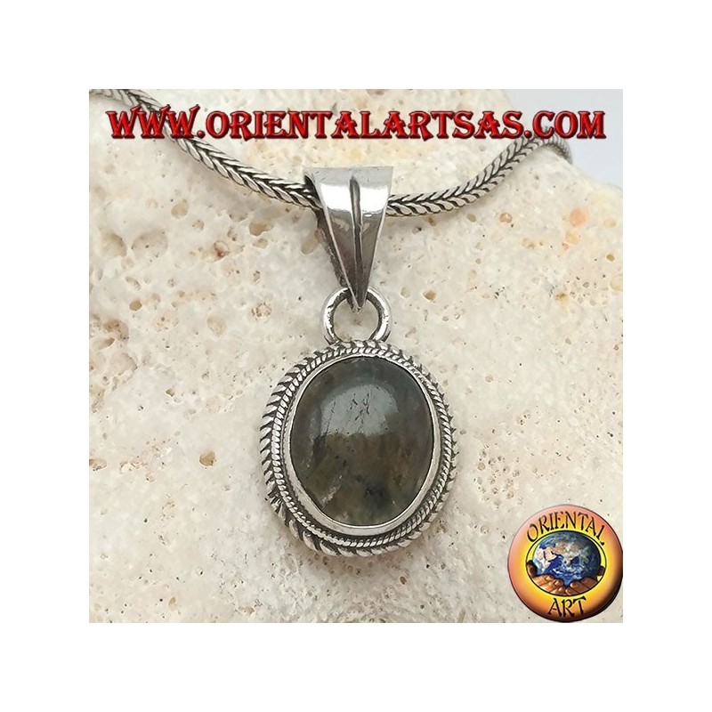 Ciondolo in argento con labradorite ovale contornata da intreccio
