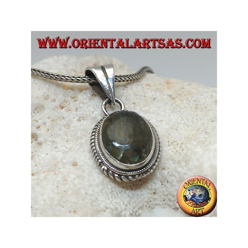 Pendentif en argent avec labradorite ovale entourée d'entrelacement
