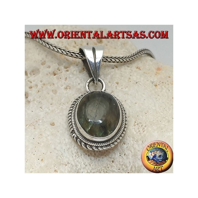 Pendentif en argent avec labradorite ovale entourée d'entrelacement