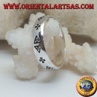 Silver ring with a pair of triangles and cross engraved in bas-relief