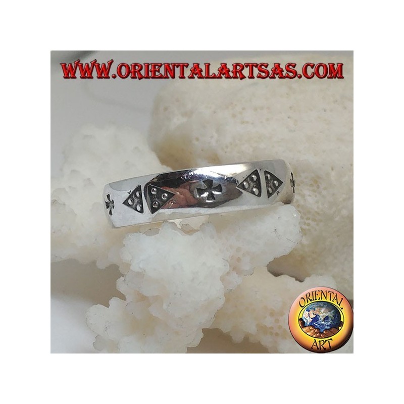 Silver ring with a pair of triangles and cross engraved in bas-relief