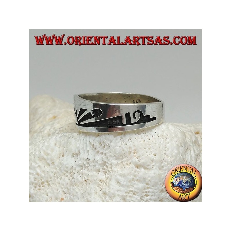 Bague en argent avec soleil levant (soleil japonais) gravée en bas-relief