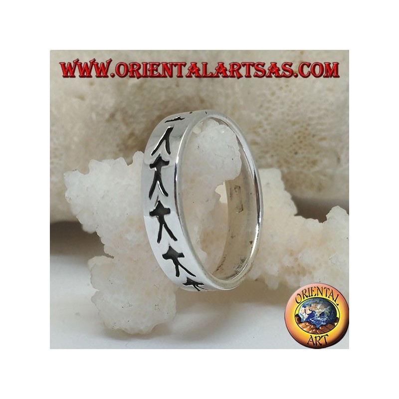 Silver ring with stylized jellyfish engraved in bas-relief