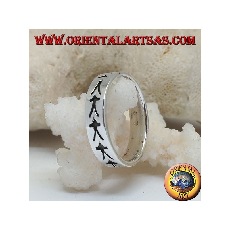 Bague en argent avec méduse stylisée gravée en bas-relief