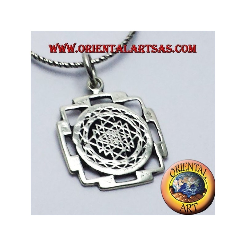 colgante de Sri Yantra en plata