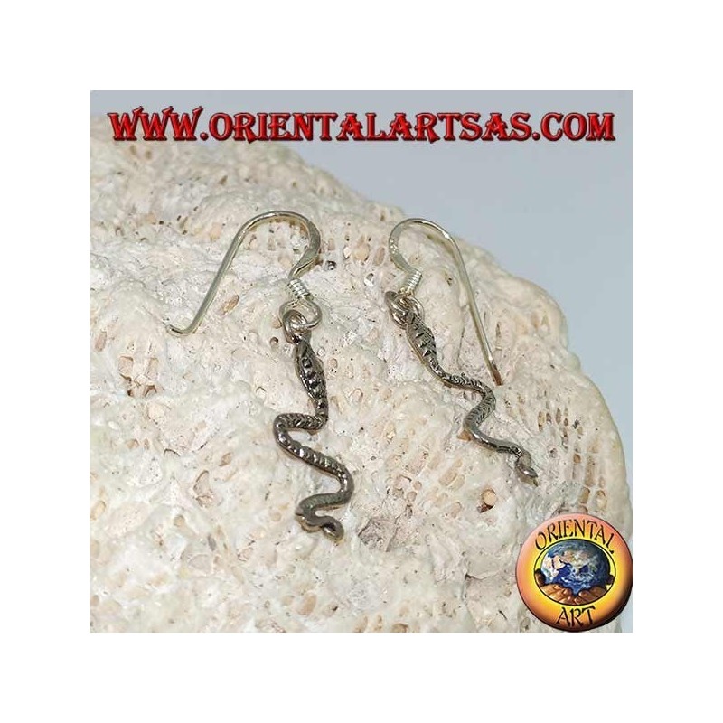 Orecchini in argento pendenti con serpente sinuoso in movimento