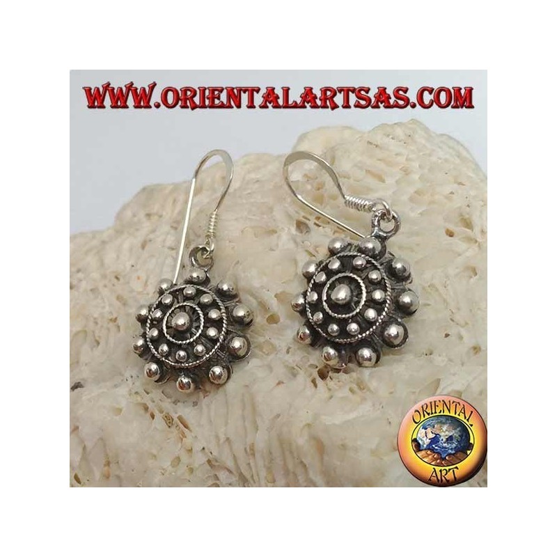 Orecchini in argento pendenti con palline e linee concentriche