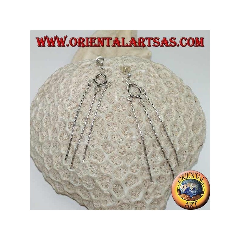 Boucles d'oreilles lobe en argent avec noeud et trois fils tricotés suspendus