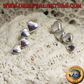 Silver earrings with a row of 4 smooth lobe hearts